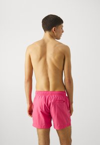 HUGO DOMINICA - Fürdőnadrág - medium pink