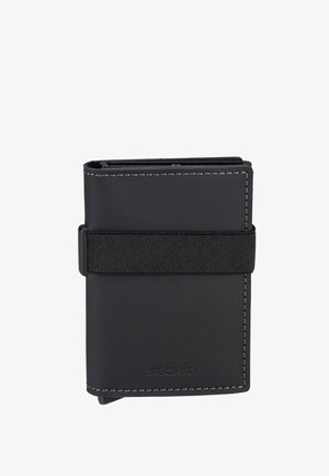 Portafoglio in pelle nera con cuciture grigie e una larga banda elastica attorno al centro, con la scritta "SECRID" in rilievo sul davanti.