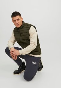Jack & Jones GORDON NEWSOFT PANT  - Pantalones deportivos - black