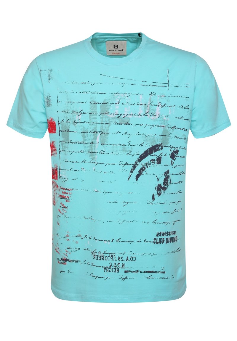 Camiseta de manga corta azul claro con texto y elementos gráficos en estilo manuscrito en negro y rojo, incluyendo el texto "EXTREME CLIFF DIVING".