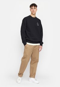 REVOLUTION Sudadera - black