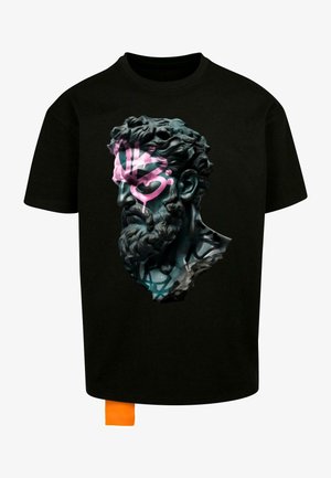 Juodas trumpomis rankovėmis marškinėliai, kuriuose pavaizduota klasikinė biustas su rožinės spalvos akcentais ir oranžine etikete ant apvado.