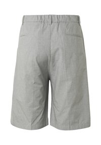 Shorts gris pour homme avec une ceinture élastique, des passants de ceinture et deux poches passepoilées à l'arrière, vus de dos.