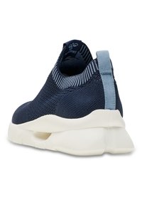 Marineblaue Mesh-Sneaker mit flexibler Sohle, strukturiertem Obermaterial und blauen Akzenten an der Ferse. Leichtes Design für Komfort und Unterstützung.