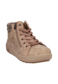 Botines de ante en tono beige con un cuello tejido texturizado, cordones en la parte delantera y una cremallera en el costado. La suela es plana con una ligera plataforma.