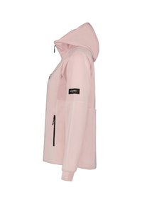 Veste en polaire rose clair avec capuche, dotée d'une poche zippée, d'une manche texturée et d'un logo noir cousu sur le bras gauche.