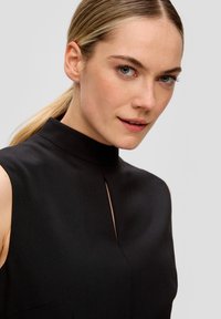 s.Oliver BLACK LABEL MIT TURTLENECK - Etui-jurk - schwarz