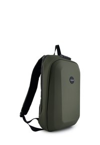 Plecak z twardą, ciemnozieloną powłoką, czarnymi paskami, uchwytem do przenoszenia oraz okrągłym logo "Venezia" na przodzie.