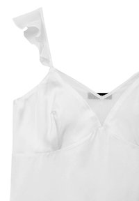 Camisola bianca con scollo a v, dettagli arricciati sulle spalline e finitura in tessuto leggero e morbido.