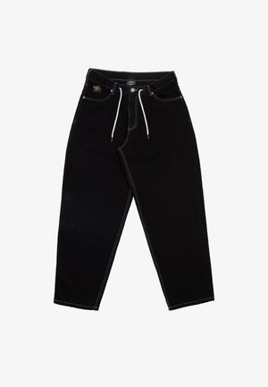 Pantaloni din denim negri cu o croială lejeră, șnur alb, logo auriu pe buzunar și cusături albe în contrast pe tot parcursul.