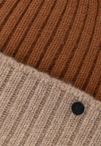 Bickley+Mitchell Muts - dk sand