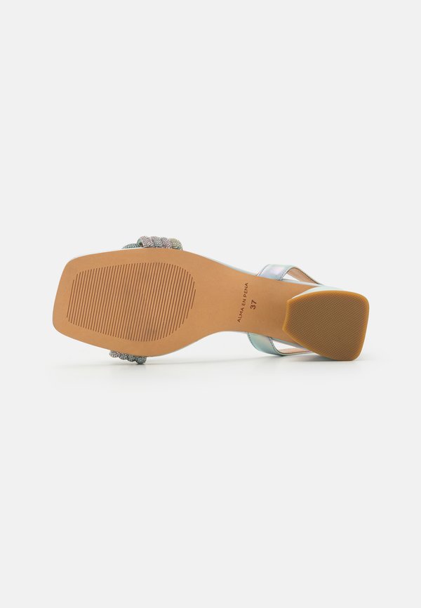 Sandals - cancun sky2