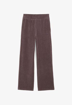 Pantaloni din catifea purpurie cu o croială lejeră, talie elastică, textură verticală cu nervuri și un mic logo Puma pe partea stângă.