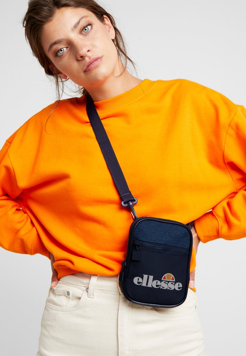 Herren Umhängetaschen | Ellesse TEMPLETON Umhängetasche navy/dunkelblau - VX30348 Herren Umhängetaschen | Ellesse TEMPLETON Umhängetasche navy/dunkelblau - VX30348