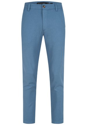 Helleblaue Hose aus einem gewebten Stoff, ausgestattet mit einem traditionellen Knopfverschluss und Seitentaschen, in schlanker Passform geschnitten.