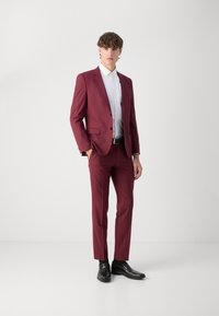 HUGO ARTI HESTEN  - Completo - dark pink