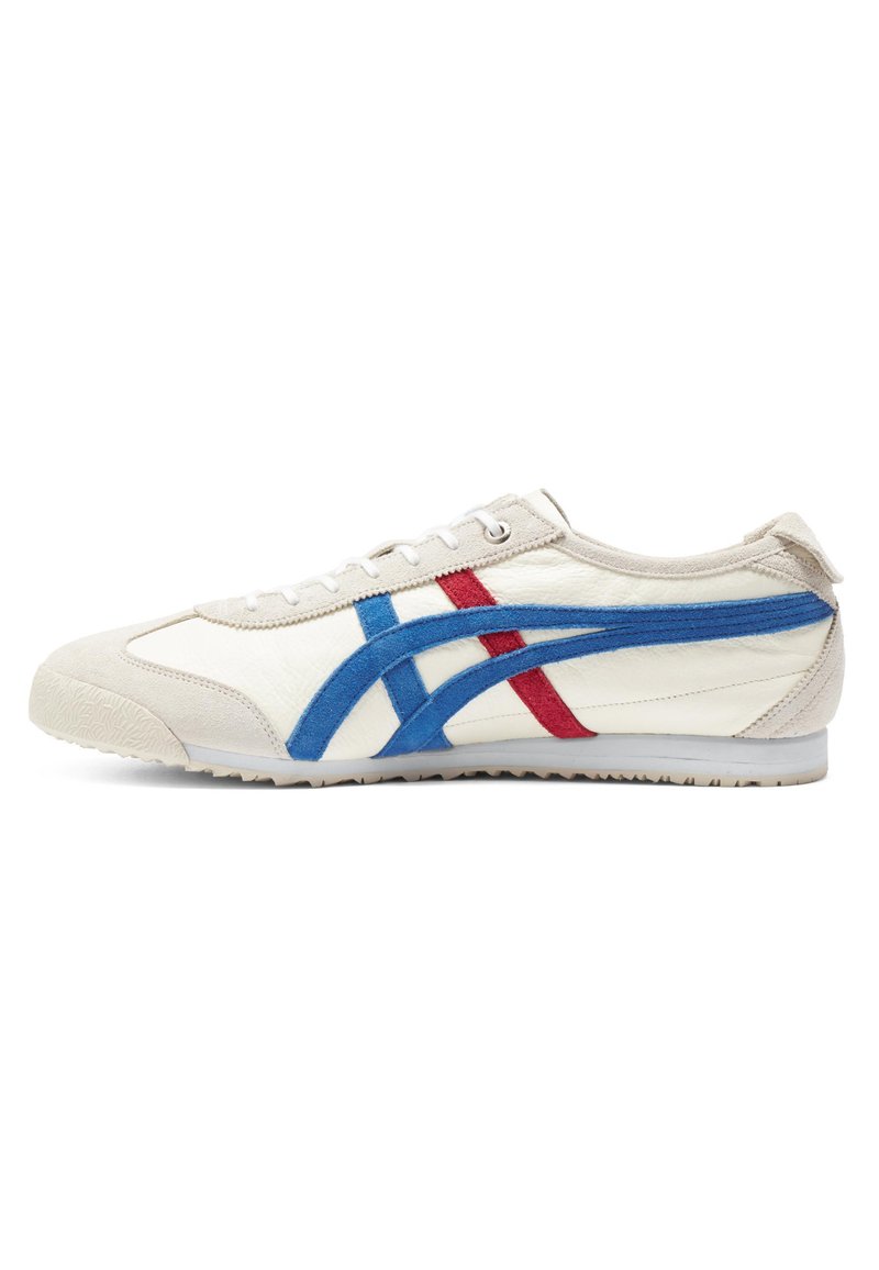 Sneakers bianchi in pelle con accenti in suede blu e rosso, punta arrotondata, suola piatta in gomma e chiusura con lacci. Design atletico classico.