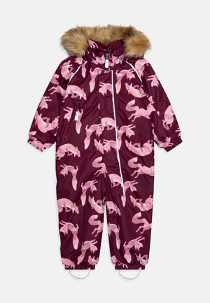 Cappotto borgogna con finitura lucida, caratterizzato da un motivo di volpi rosa, cappuccio in pelliccia sintetica, chiusura zip e polsini elasticizzati con fasce per i piedi.