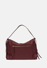 Bordeaux leren schoudertas met een enkele schouderband, een met rits sluitend voorvak en zijfranjes. Soepele textuur met een minimalistisch ontwerp.