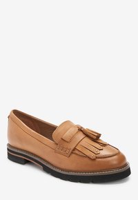 Brune læder loafers med frynsedetaljer, rund tå og en kontrastfarvet sort sål. Har dekorativ syning og en flad hæl.