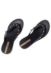 Infradito nere in gomma, con suola testurizzata, doppie cinghie con perline metalliche e un accento del logo beige.