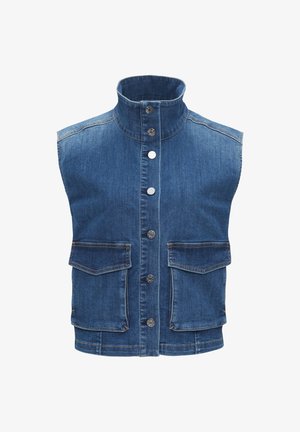 Gilet in denim blu senza maniche con colletto alto, chiusura anteriore con bottoni e due grandi tasche a patta sul davanti.