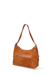 Borsa in suede color sabbia con forma curva, tracolla in pelle marrone e tasca anteriore con zip. Tessuto liscio con dettagli di cucitura minimi.