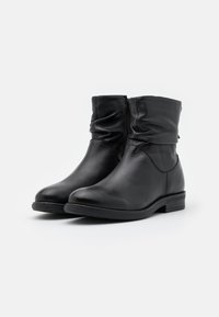 s.Oliver Stivaletti - black