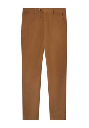 Chinos de algodón marrones con corte recto, que ofrecen dos bolsillos laterales y un cierre de botón con cremallera. Textura suave y diseño minimalista.