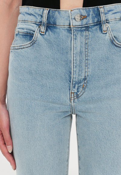 FRAME THE ARROW - Flared Jeans - blue