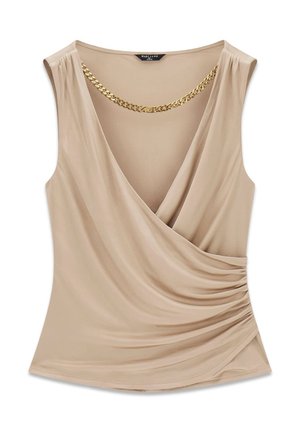 Beiges ärmelloses Wickel-Oberteil mit tiefem V-Ausschnitt und angebrachtem goldfarbenem Kettendetail am Ausschnitt.