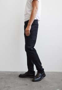 Blend BHTwister - Egyenes szárú farmer - denim black