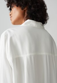 OPUS LANGARMBLUSE FLARA - Camicia - milk