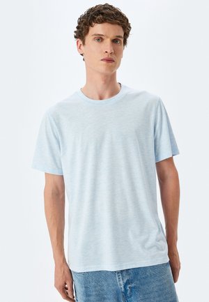 - T-shirt basic