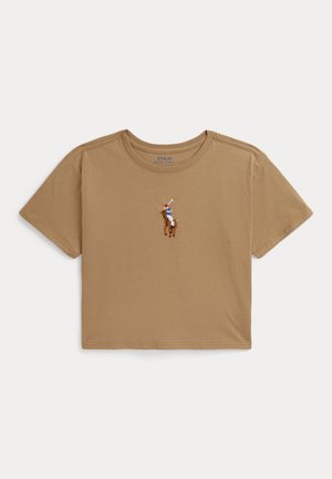Kort brun crop t-shirt med rund halsudskæring og lille broderet polo spiller logo midt for.