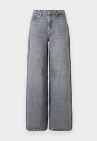 Jeans o szerokich nogawkach w wywabionym szarym odcieniu, z pięcioma kieszeniami, zapięciem na guzik oraz miękką teksturą z delikatnymi detalami w postaci przetarć.