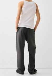 Bershka Träningsbyxor - dark grey