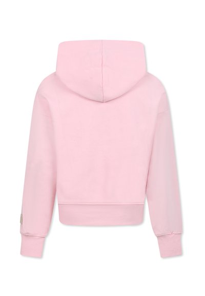 Hoodie court en tissu rose doux avec une capuche, des manches longues et des poignets côtelés. Texture lisse sans motifs ni détails supplémentaires.