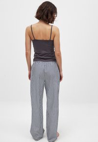NA-KD WIDE ELASTIC WAIST  - Pyžamové nohavice - navy stripe