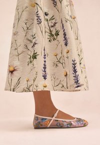 Next Ballerinat nilkkaremmillä - mesh floral