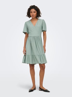 JDY, JDYCARLA Short - Trikotaažkleit - chinois green