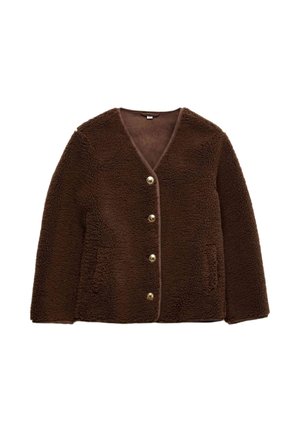 Giacca in pile marrone con scollo a V, cinque chiusure con bottoni dorati e due tasche frontali; materiale testurizzato e bordature in contrasto lungo i bordi.