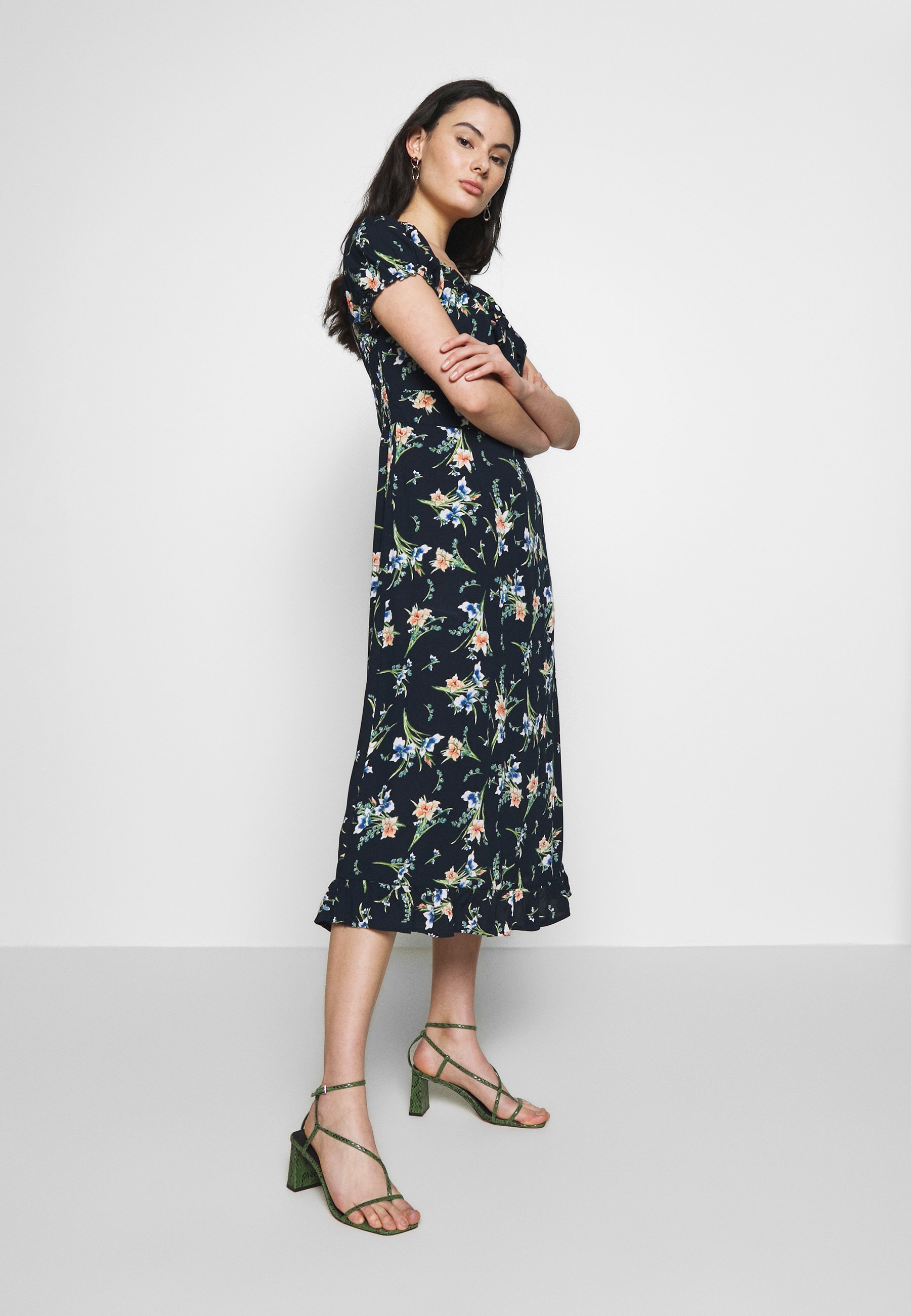 Dorothy Perkins FLORAL MILKMAID MIDI DRESS Kjole navy Dorothy Perkins BUTTON THROUGH MIDI DRESS - Jerseykjole - navy