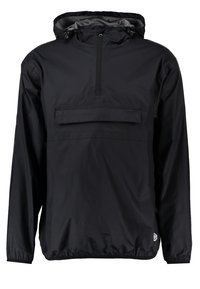 Veste coupe-vent noire à capuche avec poche poitrine avant, fermeture éclair mi-longue, poignets élastiques et cordon de serrage réglable à la capuche et à l'ourlet.