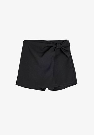 Shorts noirs courts en tissu lisse, dotés d'un détail nœud noué à la taille et d'un design superposé élégant.
