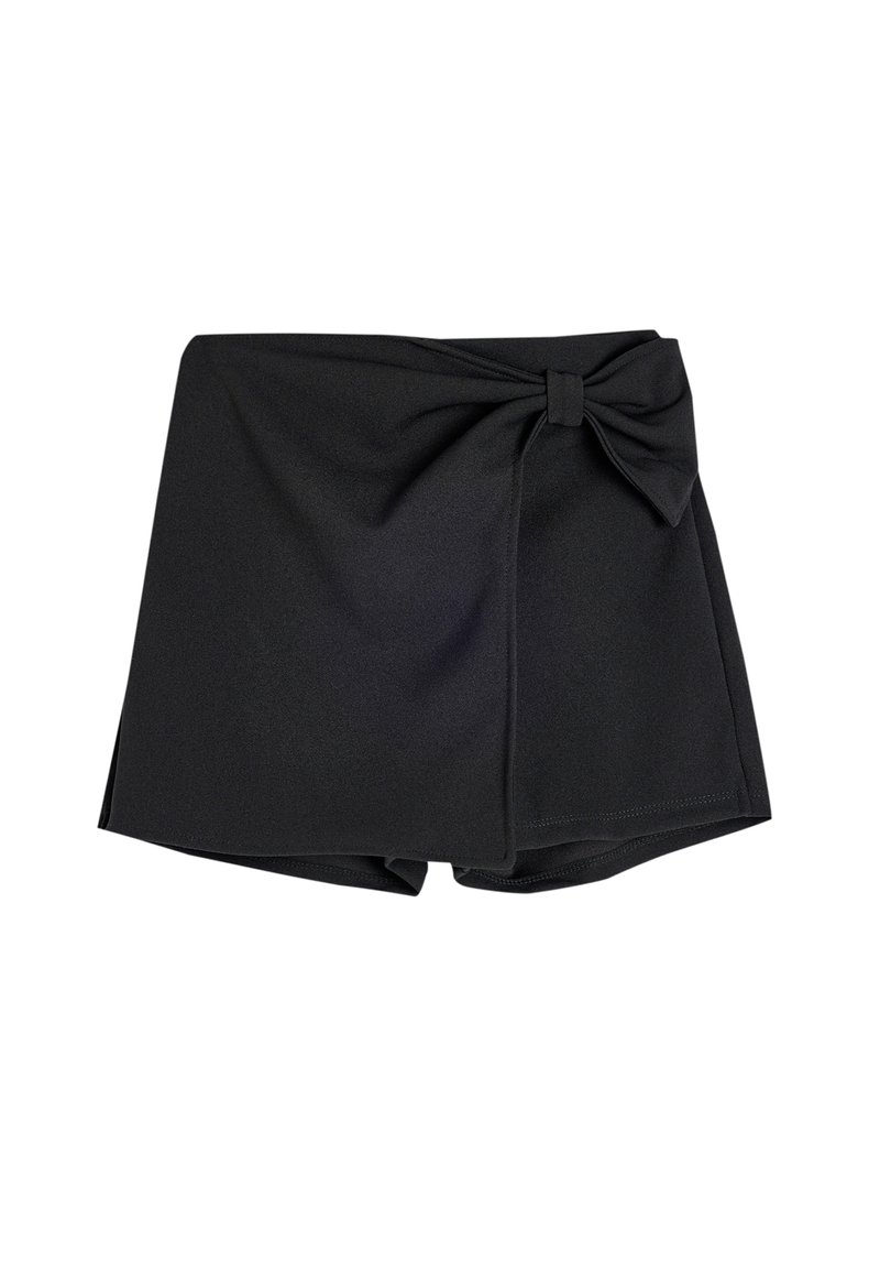 Zwarte korte wikkelshorts van gladde stof, met een gestrikt strikdetail in de taille en een stijlvolle overlapontwerp.