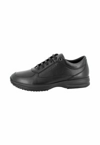 Scarpa casual in pelle nera con design con lacci, colletto imbottito e suola in gomma testurizzata, mostrata dal lato esterno su sfondo bianco.