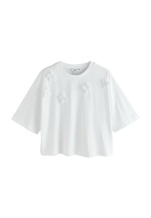 Biele krátke tričko s okrúhlym výstrihom, zdobené jemnými 3D kvetinovými aplikáciami na prednej strane.