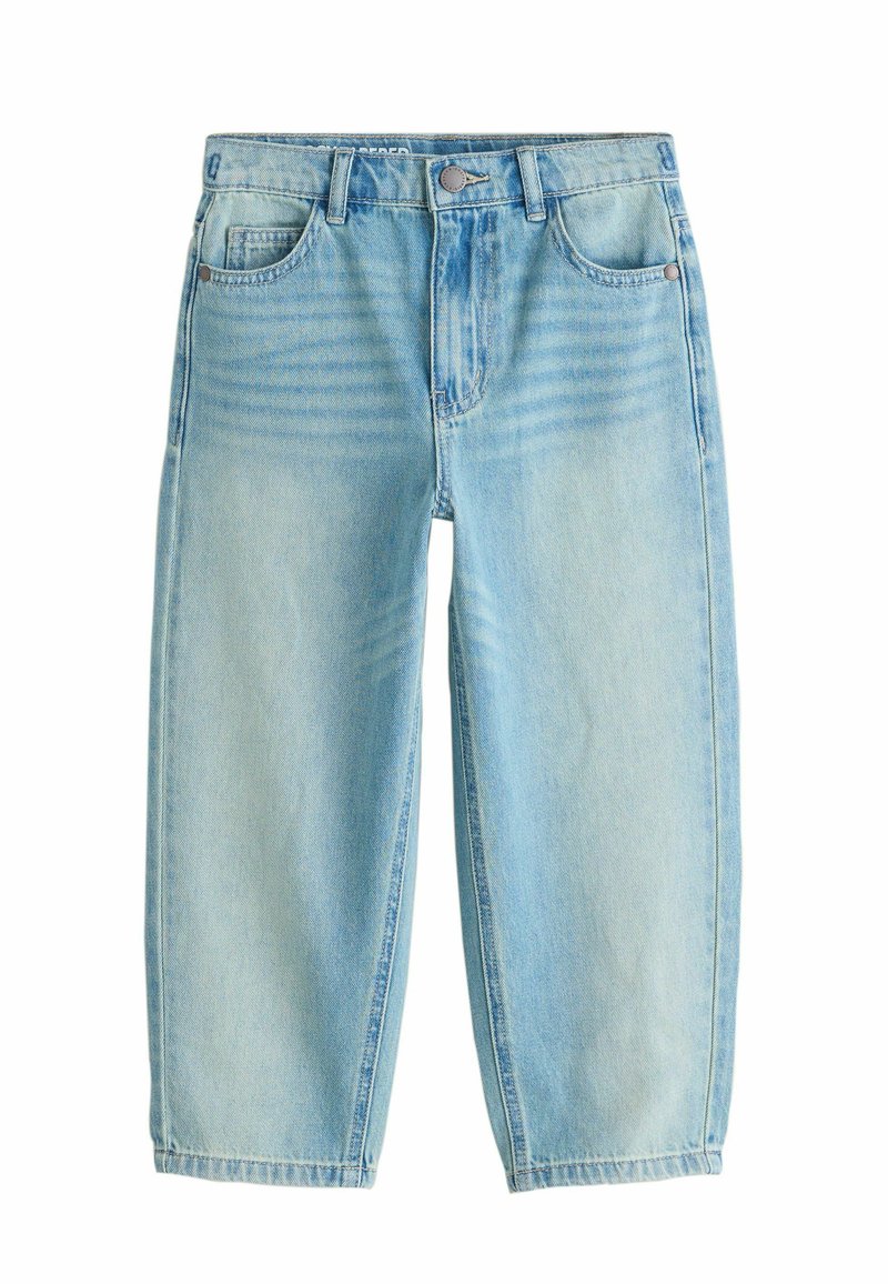 Lyseblå denimjeans med løs pasform, fem lommer og knaplukning. Har subtil falming og et lige ben design.