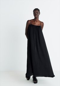 Gina Tricot FLOWY DRESS - Maksi suknelė - black